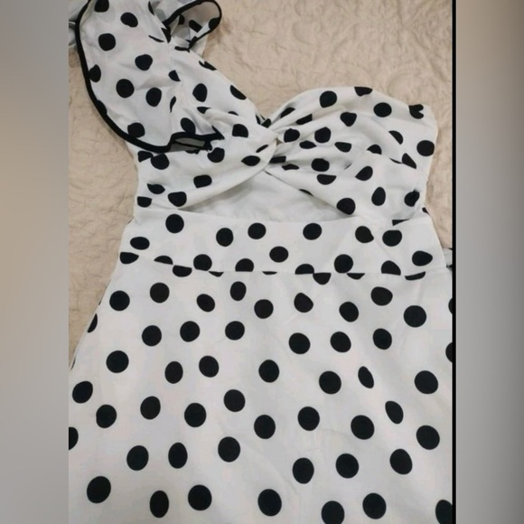 Elegant Black and White Polka Dot Dress - Picture 4 of 5